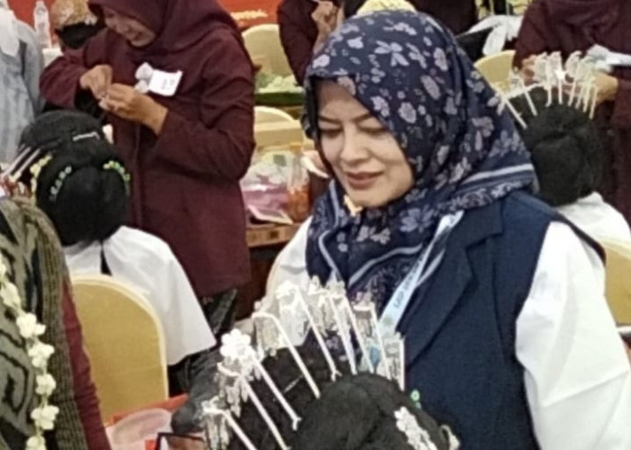 LKP Sekar Tegal Gelar Pelatihan Rias Pengantin Gaun Panjang Berkerudung