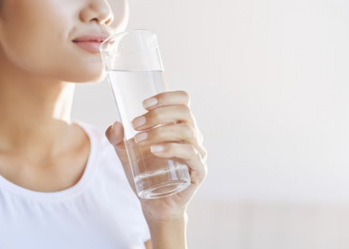 Kenali Manfaat Minum Air Putih untuk Kesehatan Tubuh, Jangan Sering Diabaikan!