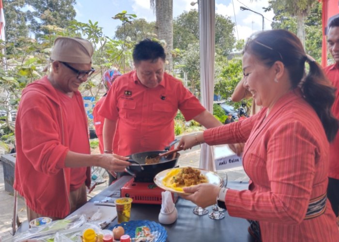 Kala Anggota Dewan Fraksi PDI-P Salatiga 'Ubyek' Masak Nasi Goreng, Makanan Favorit Bung Karno
