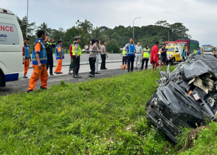 Toyota Hiace Bawa Rombongan Asal Jakarta Tabrak Truk di Jalur Tol Semarang-Solo, Dua Orang Meninggal Dunia