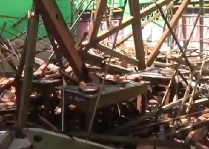 Saat Guru Rapat Tes Akademik, Bangunan SDN Sribit Delanggu Klaten Ambruk, Kini Dipasang Garis Polisi