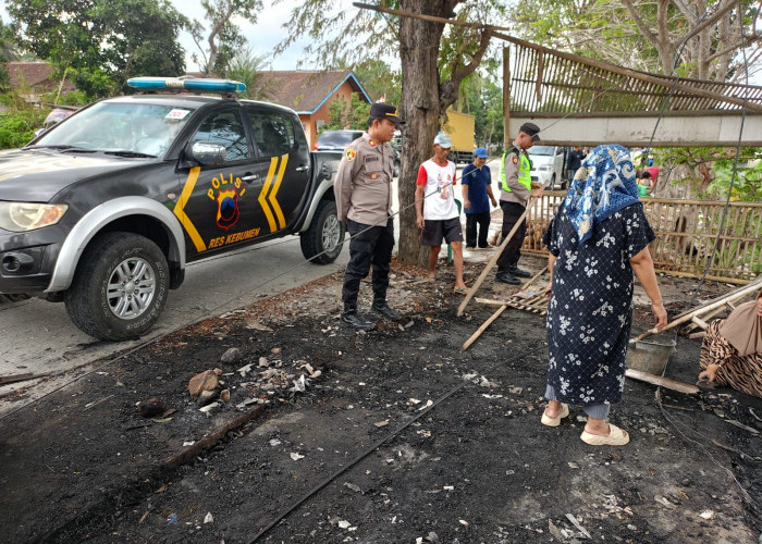 Diduga Korsleting Listrik, Warung Kopi di Pekunden Ludes Terbakar