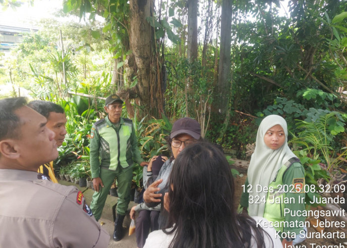 Gadis Muda Hadang Kereta di Rel KA Jurug, Warga Selamatkan    