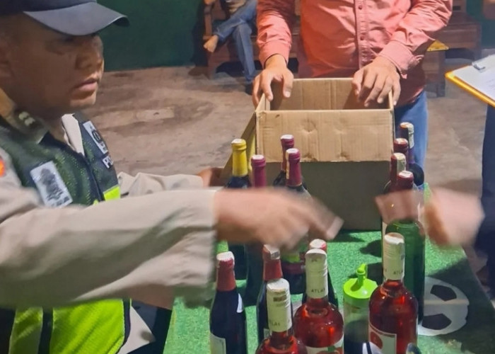 Polisi Amankan Seratus Lebih Botol Miras Saat Operasi Pekat di Gubug Grobogan