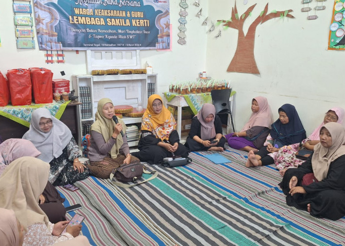 PKBM Sakila Kerti Gelar Buka Bersama dengan Pedagang Asongan di Terminal Tegal