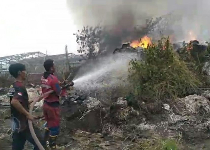 Gudang Pabrik Solder di Talang Tegal Nyaris Dilalap Api, Percikan Las Picu Kebakaran