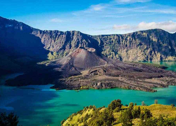 Surganya bagi Para Pendaki! Ini Dia 10 Gunung Terbaik yang Wajib Dikunjungi di Indonesia 