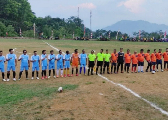 Sepakbola Antara Pemkab Pemalang vs Paguyuban Kepala Desa 
