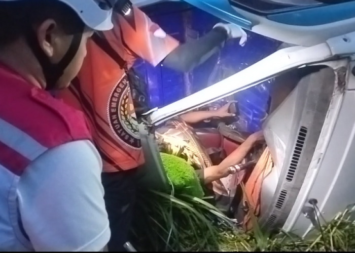 Pengakuan Kenek Truk Muatan 8 Ton Susu Kaleng Terjungkal di JLS Salatiga : Jadi Korban Google Maps 