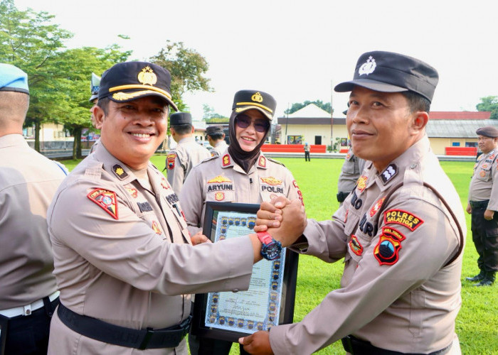 Kapolres Salatiga Sematkan Pangkat IPDA ke Kanit Provost Polsek Argomulyo  