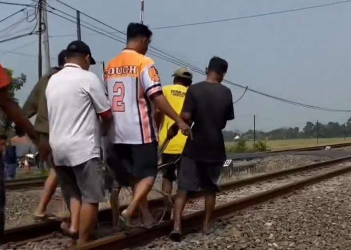 Lansia Tewas Tertemper Kereta Api di Perlintasan Sirangkang Petarukan, Korban Terpental 50 Meter