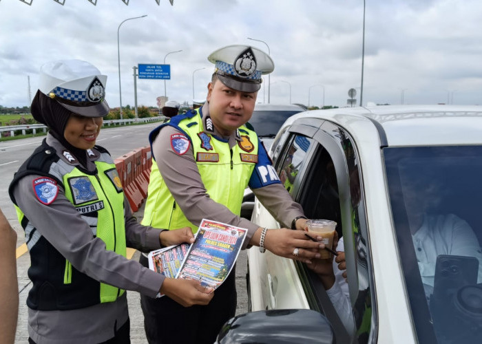 Pengendara Dihentikan Satlantas Sragen, Tak Ditilang Justru Dikasih Kopi!