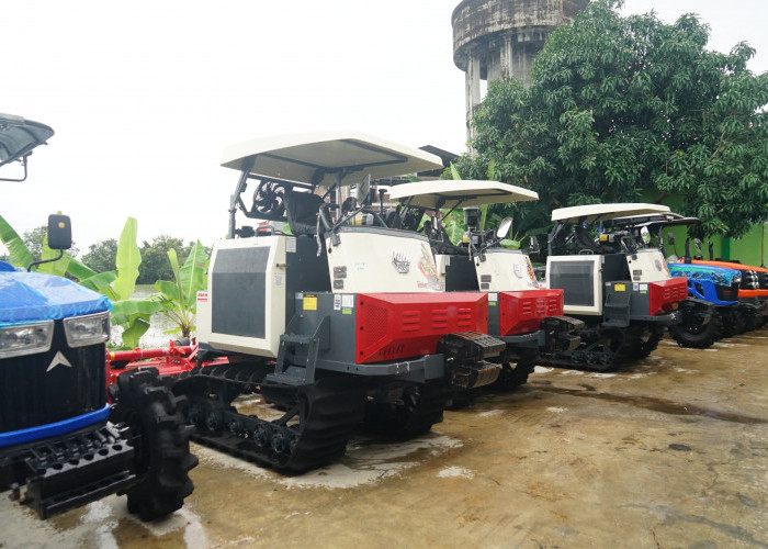 Kelompok Tani di Pati Terima Hibah Alsintan dari Kementan, Target Panen 10 Ton Per Hektare