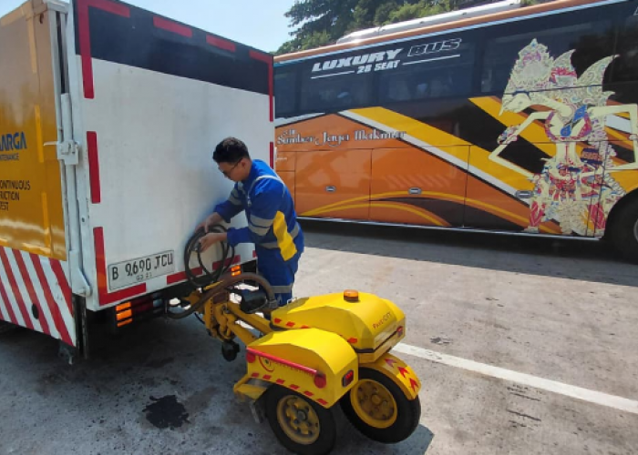 JSB Uji Kekesatan Jalan Tol Semarang-Batang
