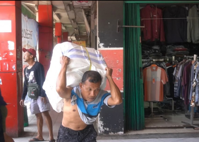 Kuli Panggul Pasar di Kudus Naik Haji, Berkah Kuota Susulan dan Jual Kambing Lunasi ONH