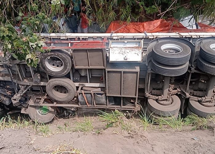 Truk Muatan 20 Ton Kapas Masuk Jurang di Boyolali, Sopir Tewas Terjepit Antara Kabin 