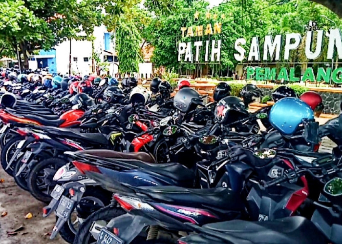 Tamam Patih Sampun Kabupaten Pemalang Digunakan untuk Parkir Sepeda Motor 