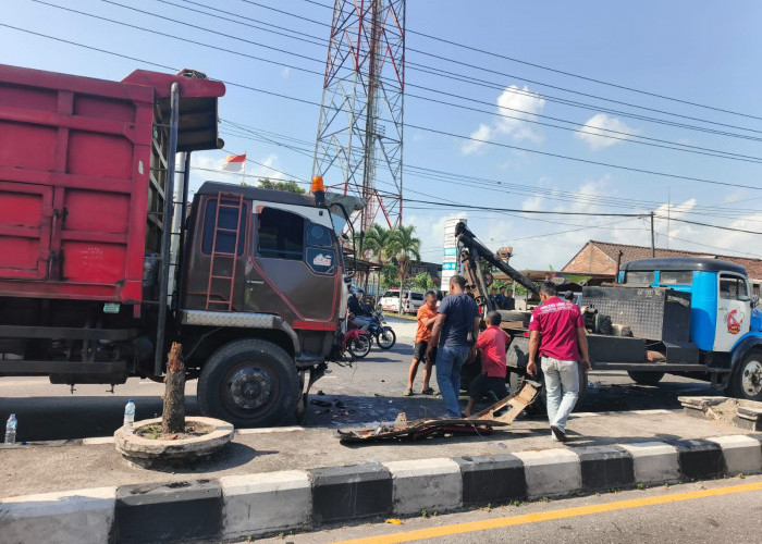 Kecelakaan Beruntun di Traffic Light Blabak Magelang: Libatkan 6 Kendaraan Diduga karena Rem Blong 