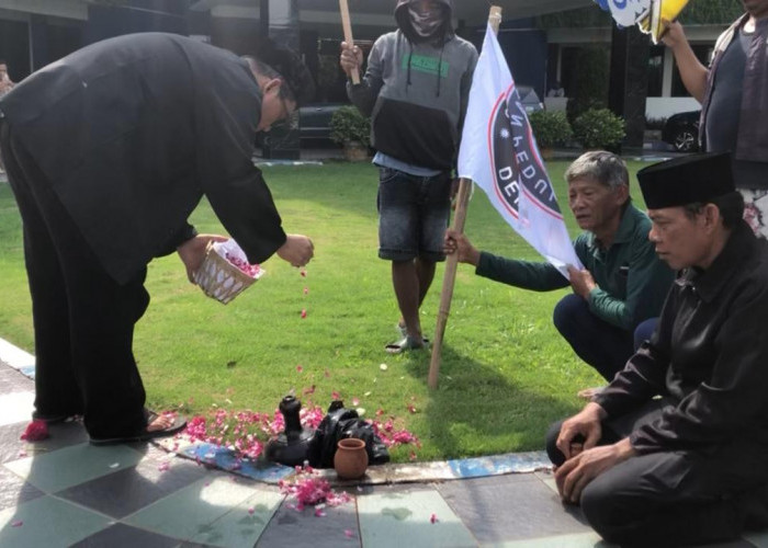 Gerakan Peduli Demak Gelar Mimbar Bebas di Kantor PU