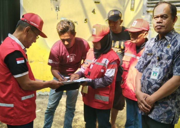 Ditinggal Sebentar, Api Mengamuk: Rumah Warga Pagerbarang Tegal Ludes Terbakar