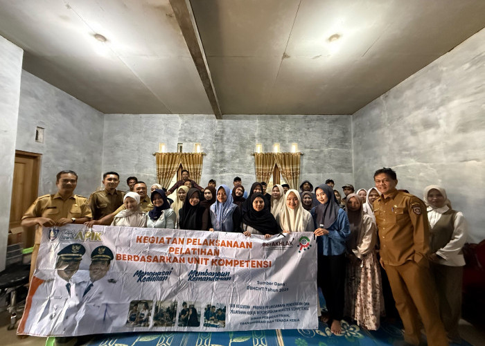 Dinas Perintransnaker Kabupaten Tegal Gulirkan Pelatihan Tata Rias  Hingga Servis Ponsel