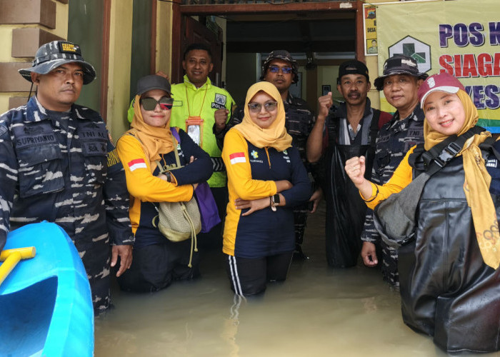 Bhakti Kesehatan TNI AL dan Puskesmas Juwana Layani Warga Terdampak Banjir Kedungpancing Pati