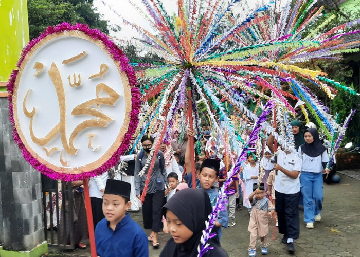 Ajak Berpuasa, 200 Siswa Ikuti Kirab Tarhib Ramadan Keliling Kampung di Pakintelan