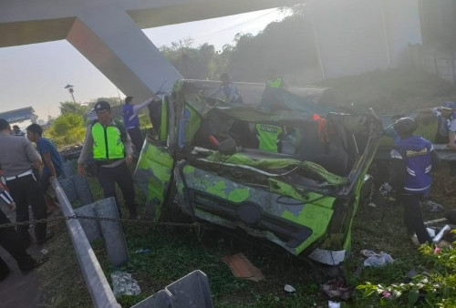 Ngeri! Kecelakaan Maut, Truk Tronton Seruduk Truk Colt Diesel di Exit Tol Ngasem, Sopir Tewas