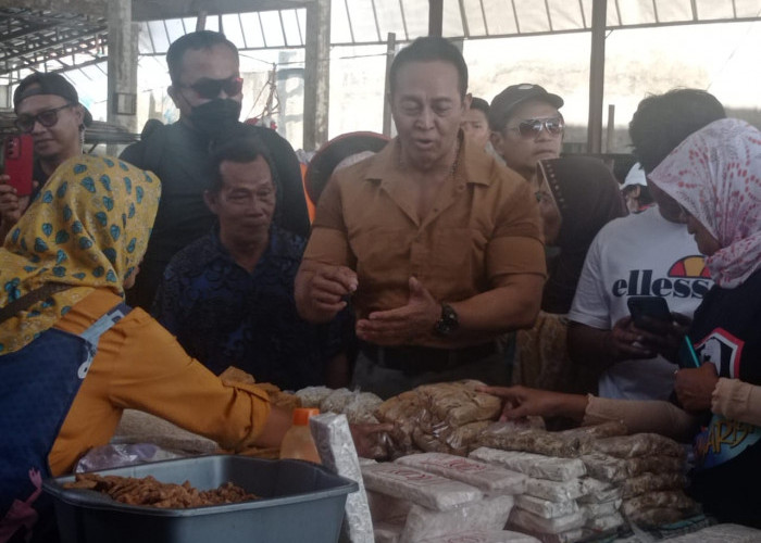 Rambo Blusukan ke Salatiga, Ladenin Selfie Warga Sampaikan Program Permudah Akses Kredit UMKM