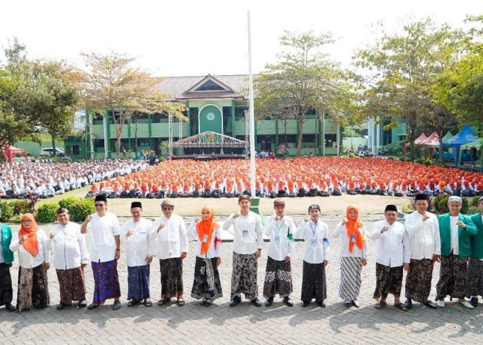Dari Tradisi Jadi Rekor, 3.200 Civitas UIN Sunan Kudus Kompak Berbusana Kudusan