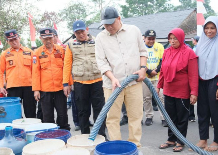 Empat Desa di Pulosari Terdampak Kekeringan, Bupati Pemalang Langsung Sigap Salurkan Air Bersih