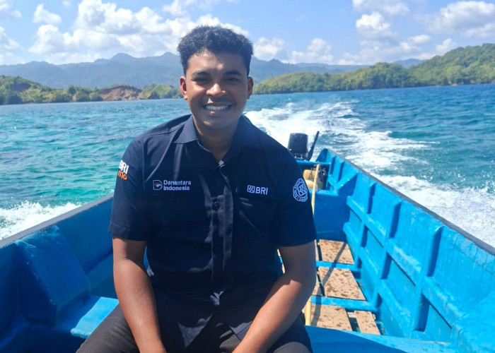 Mantri BRI Hadirkan Layanan Perbankan di Kepulauan Maluku Utara meski Harus Menembus Ombak