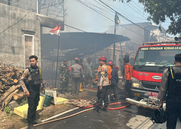 Rumah Perajin Kursi Busa di Pajang Solo Kebakaran, Dua Anak Terluka