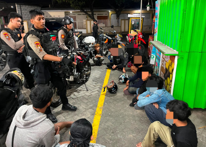 Live Medsos Jadi Petunjuk, 12 Remaja yang Diduga Akan Tawuran Colomadu Karanganyar Diamankan Polisi