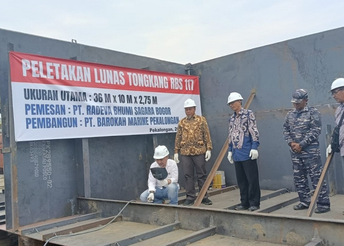 Barengi Pelantikan Presiden, Pengusaha Galangan Pekalongan Luncurkan Proyek Kapal Tongkang dan Tug Boat 