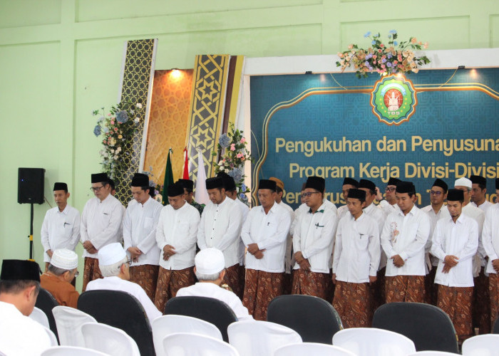 Kukuhkan Pengurus Yayasan TBS Kudus, KH Ulinnuha Arwani Selipkan Pesan Mengejutkan