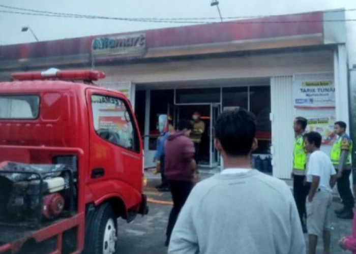 Toko Ritel Modern Di Grobogan Terbakar, Kerugian Capai Rp 822,2 Juta