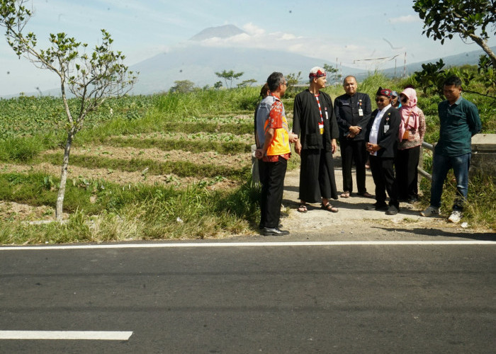 Ganjar Cek Perbaikan Jalan Jumo-Muntung Hasil Bankeu Rp5 Miliar
