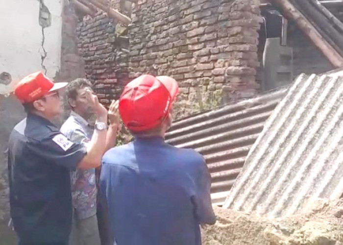Tertimbun Rumah Ambruk di Pener Tegal, Dua Anak Luka-luka