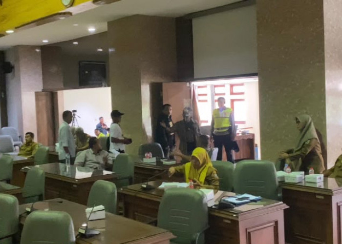 Bupati Rembang Absen Saat Didesak Soal KUA-PPAS Ganda, Audiensi Forrbes Berakhir Walk Out!
