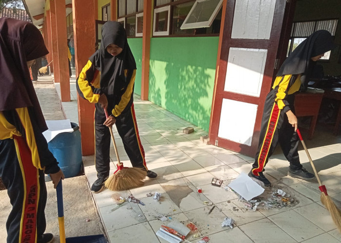 Aksi Nyata Siswa SMPN 3 Margasari Sambut World Cleanup Day, Bersih-Bersih Sekolah hingga Kampanye Bebas Sampah