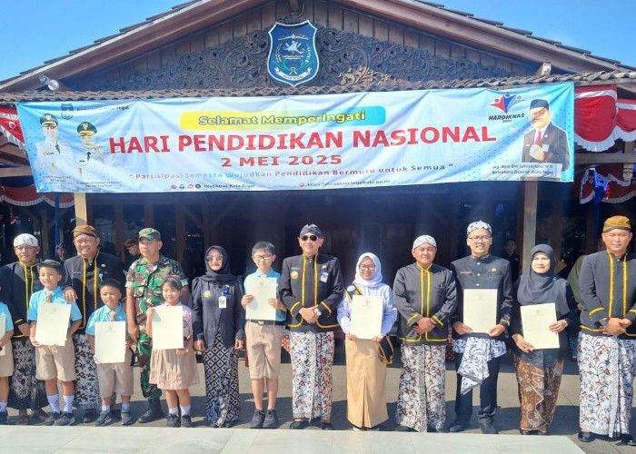 Upacara Hari Pendidikan Nasional, Pemerintah Kota Tegal Beri Penghargaan Guru dan Siswa Berprestasi