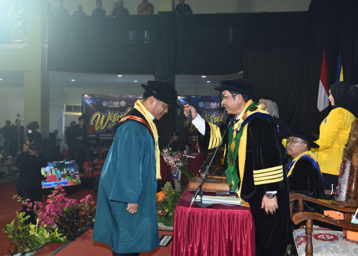 449 Wisudawan UPS Tegal Resmi Dikukuhkan, Terciptanya Lulusan Unggul dan Berdampak di Era Digital