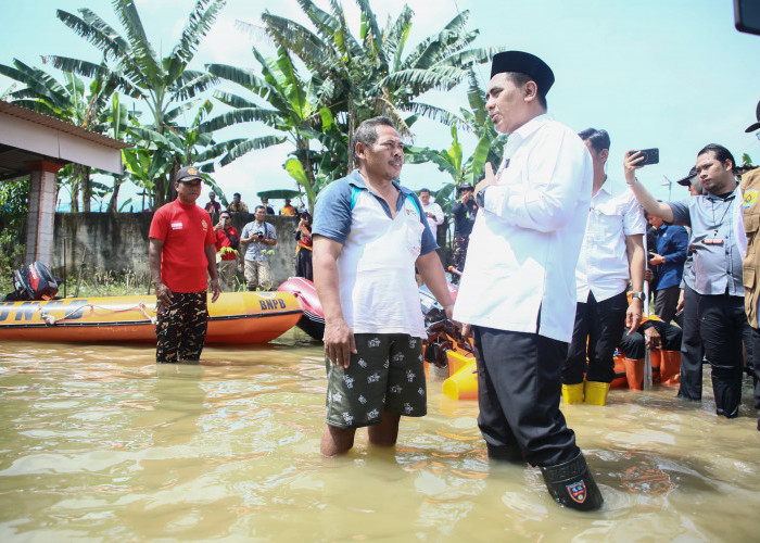 Tinjau Banjir Grobogan, Wagub Jateng Taj Yasin Salurkan Bantuan Senilai Rp253 Juta 
