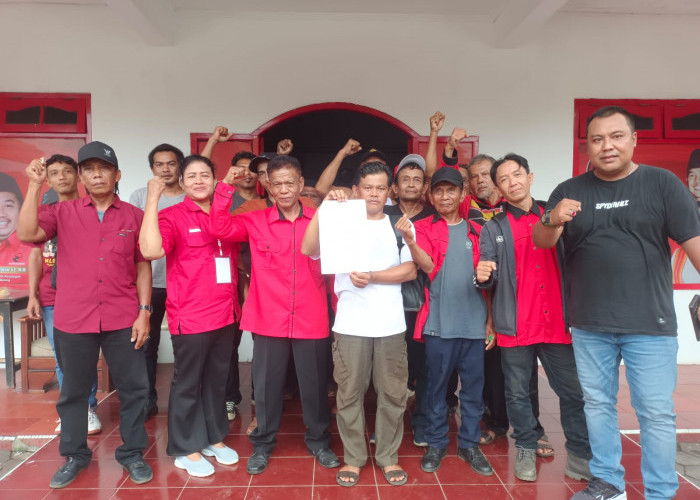 Musancab PDI Perjuangan Batang Ricuh, Kader Walkout Lepas Seragam
