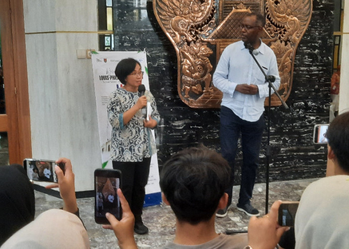 Penulis Prancis Louis-Philippe Dalembert Tiga Bulan di Semarang, Diminta Gali Cerita Kampung dan Temui Penulis