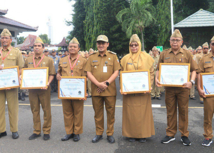 6 Unit Kerja Pemkab Pemalang Terima Penghargaan Ombudsman