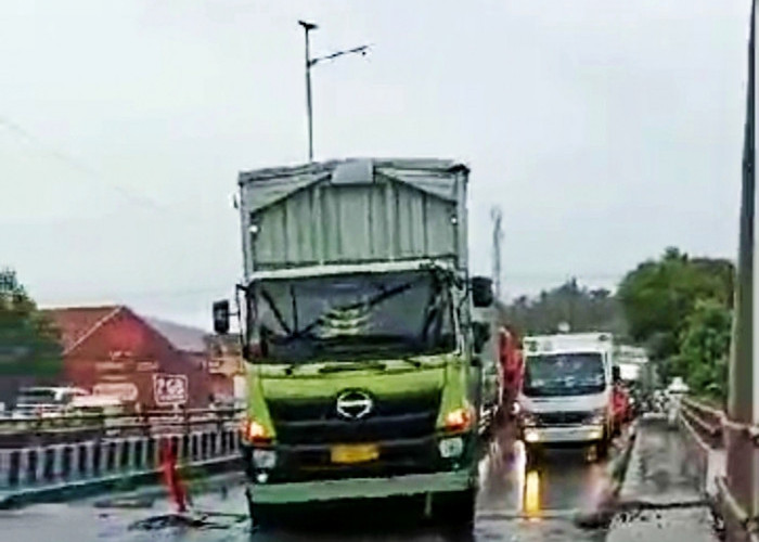 Jembatan Comal Kabupaten Pemalang Rusak di Sisi Sebelah Utara 