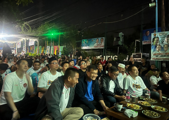 Ahmad Luthfi Bareng Yoyok-Joss Baur Bareng Warga Nobar