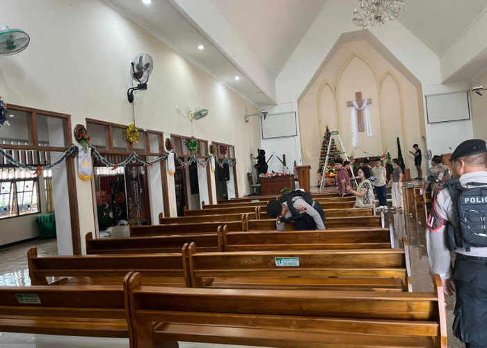 Pastikan Ibadah Natal Aman, Polres Demak Lakukan Sterilisasi Gereja